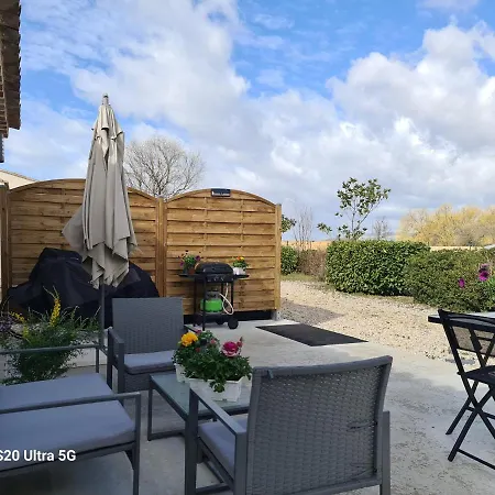 Mas Gabelys Superbe Vue Sainte Victoire Jardin Terrasse Et Piscine Apartment Trets